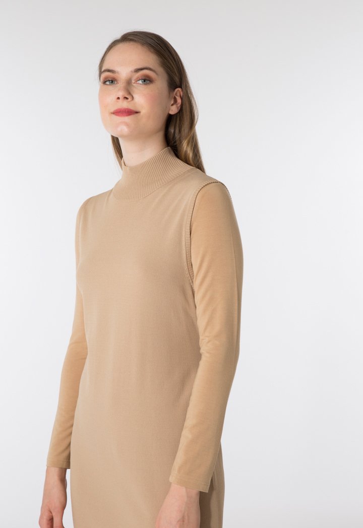 Sleeveless Turtleneck Knitwear